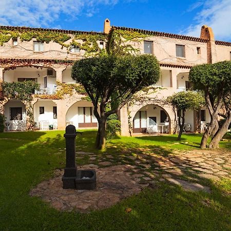 Residence La Rosa Porto San Paolo  Buitenkant foto