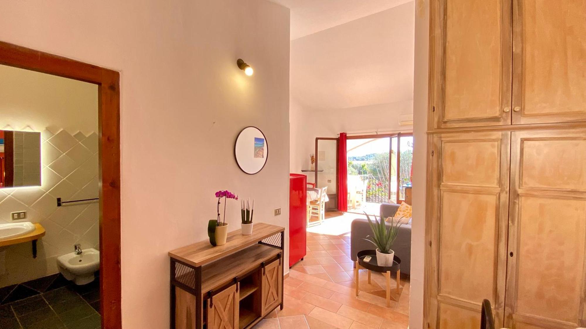 Residence La Rosa Porto San Paolo  Buitenkant foto