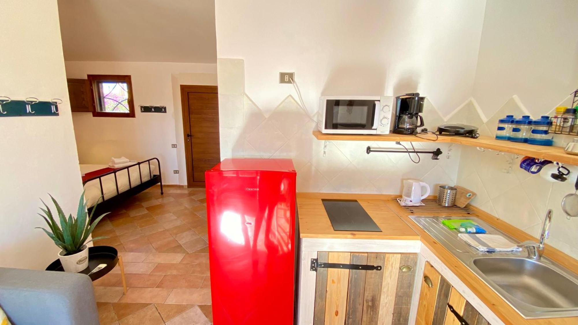 Residence La Rosa Porto San Paolo  Buitenkant foto