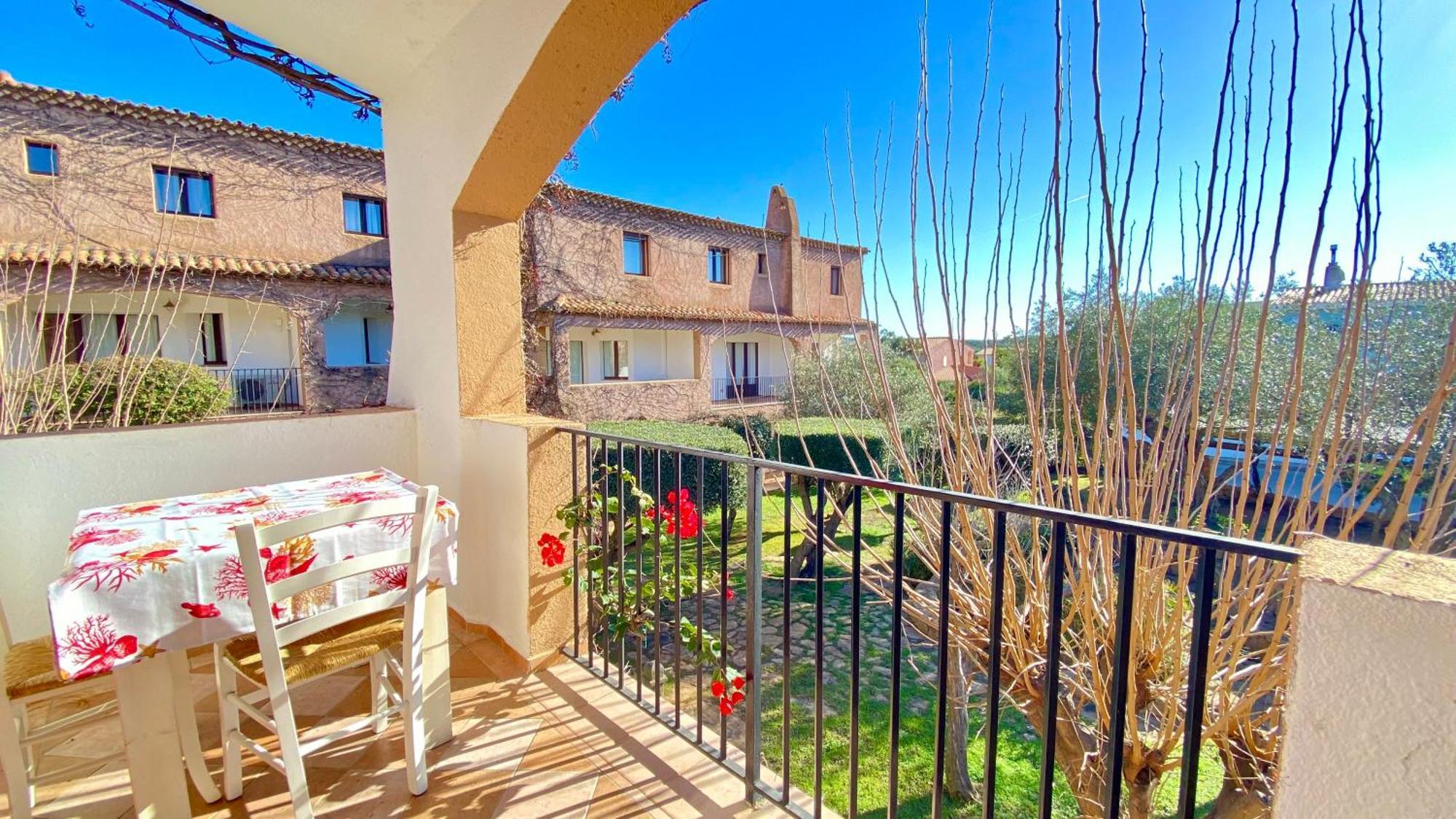 Residence La Rosa Porto San Paolo  Buitenkant foto