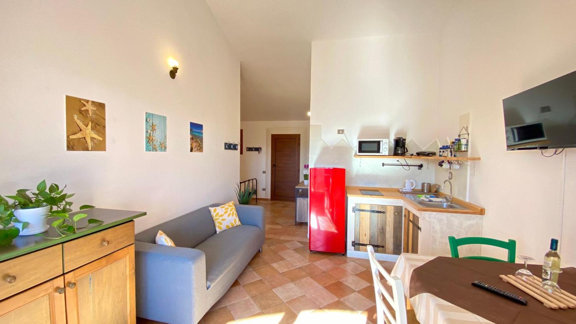 Residence La Rosa Porto San Paolo  Buitenkant foto