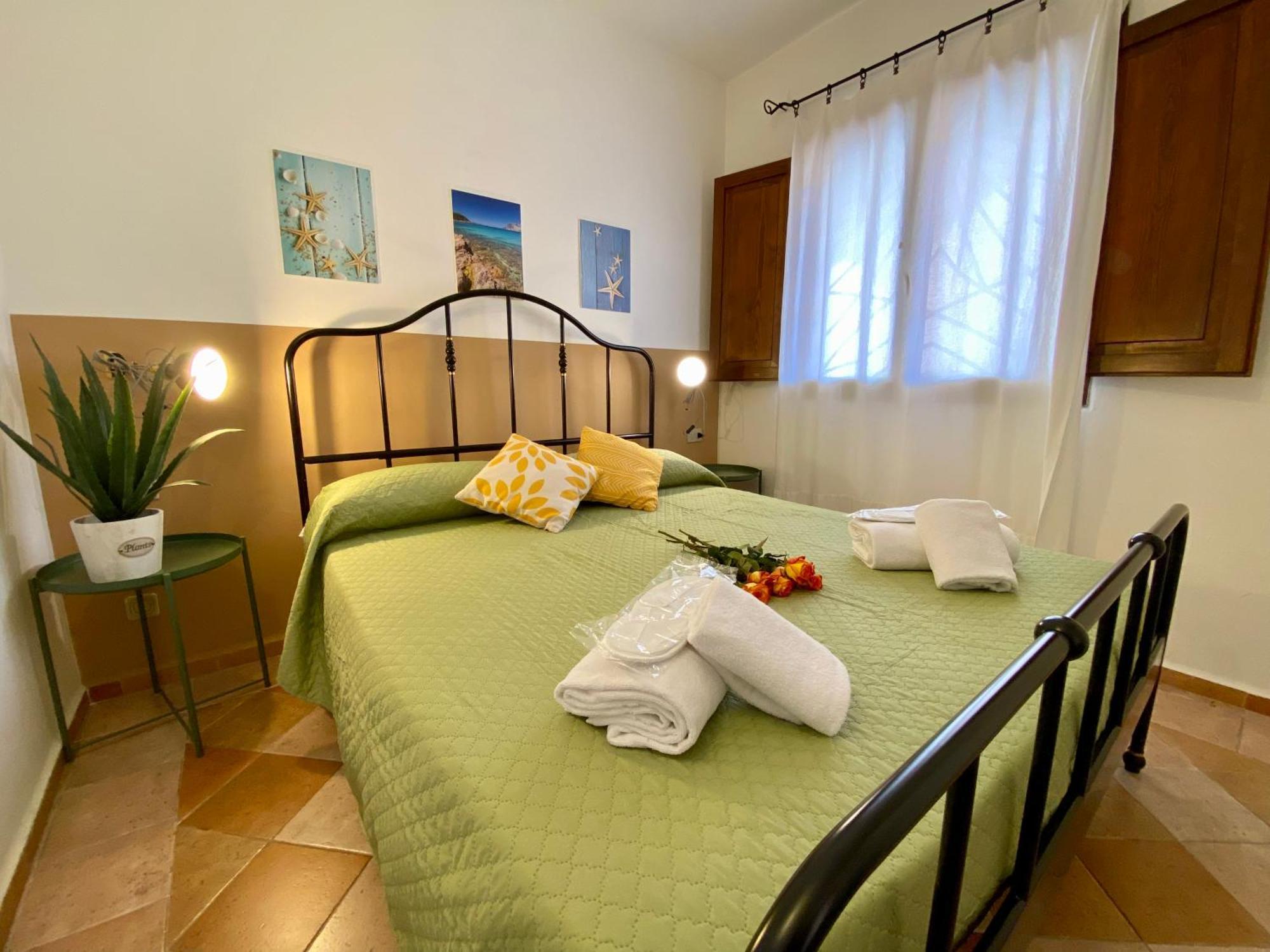 Residence La Rosa Porto San Paolo  Buitenkant foto