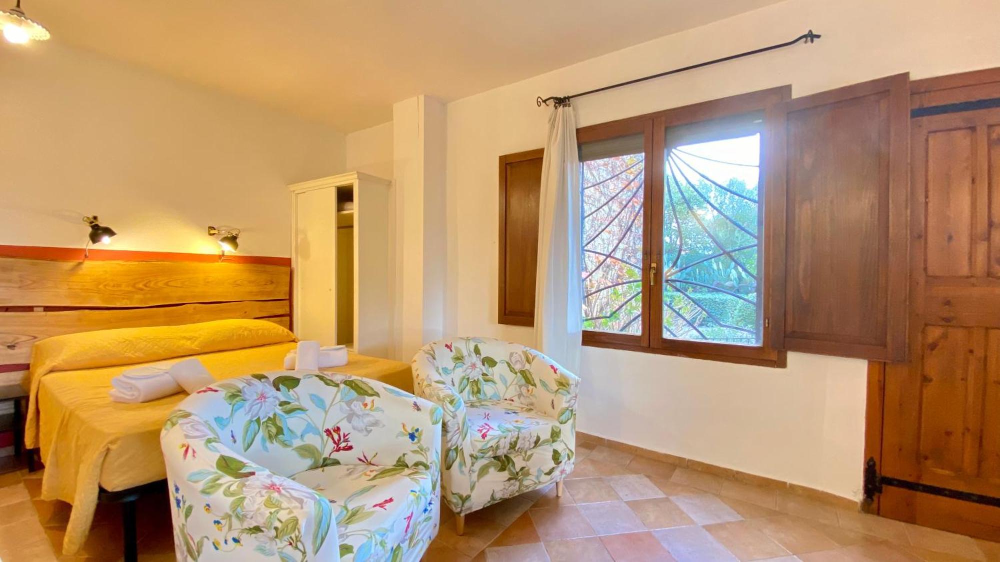 Residence La Rosa Porto San Paolo  Buitenkant foto