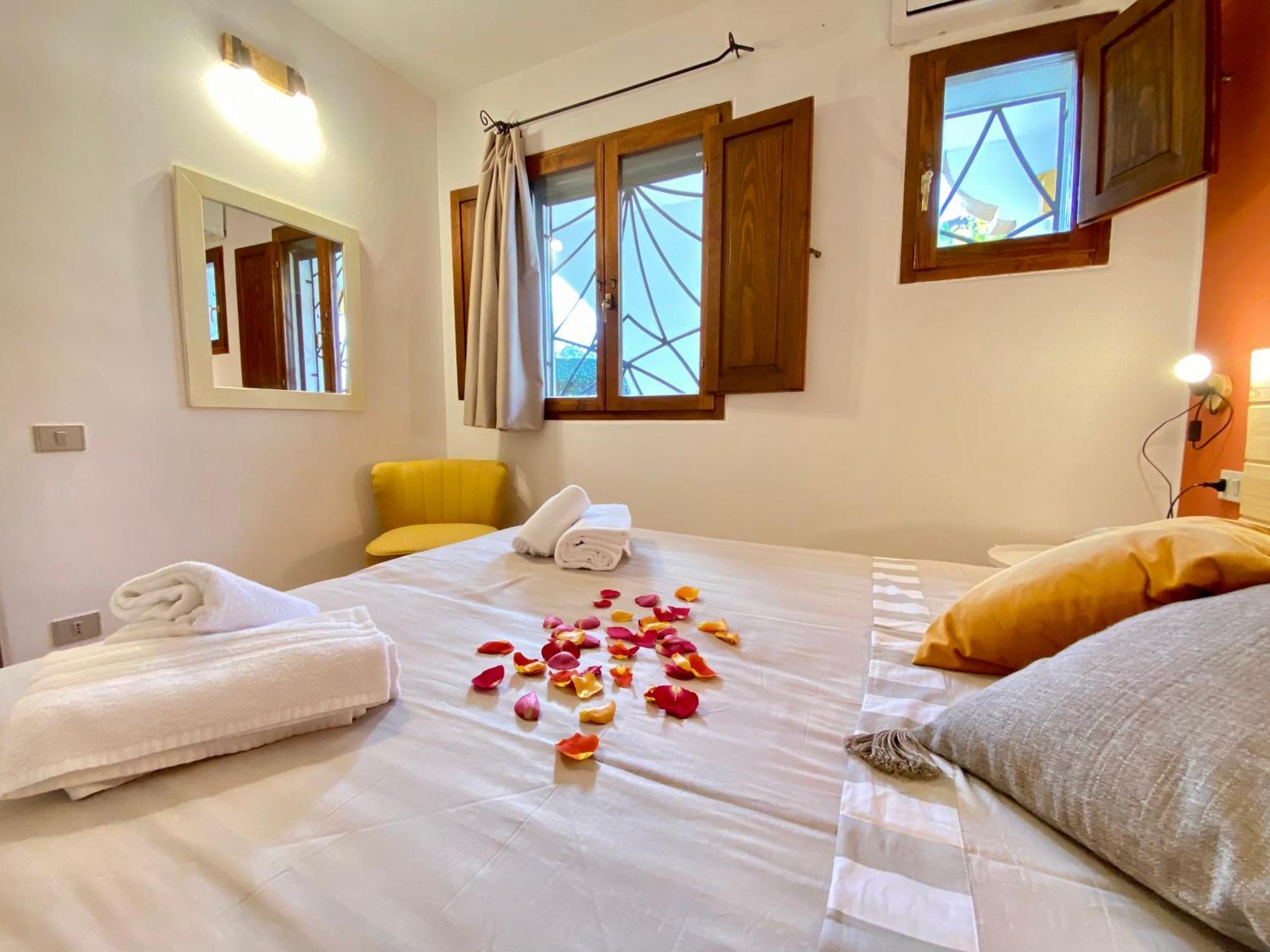 Residence La Rosa Porto San Paolo  Buitenkant foto