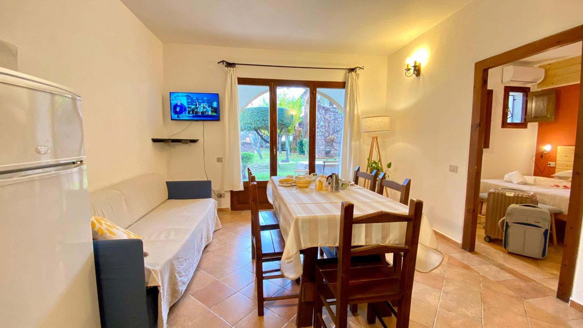 Residence La Rosa Porto San Paolo  Buitenkant foto