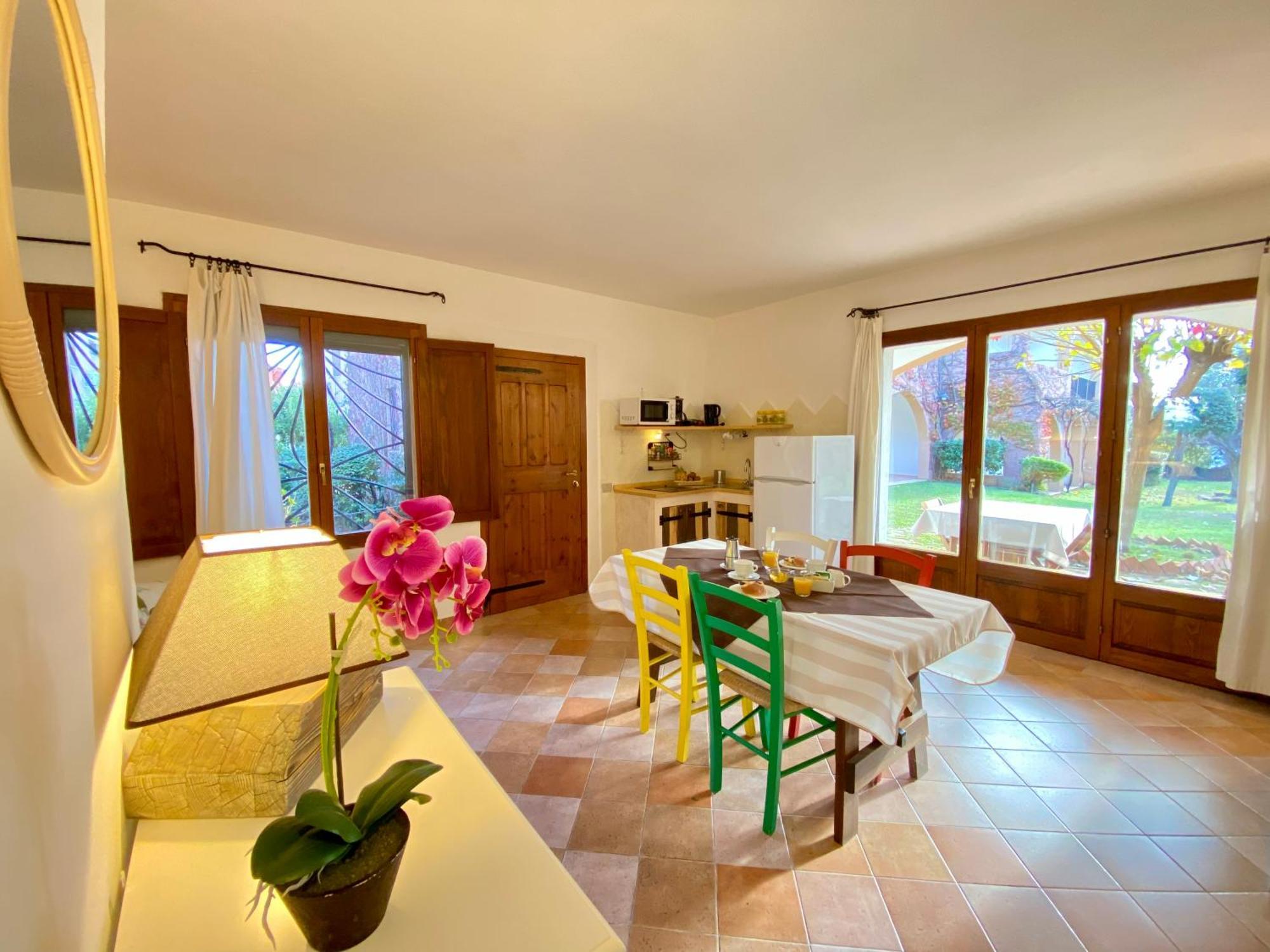 Residence La Rosa Porto San Paolo  Buitenkant foto