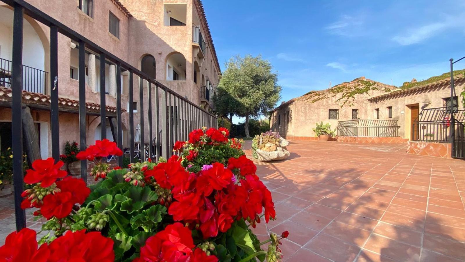 Residence La Rosa Porto San Paolo  Buitenkant foto